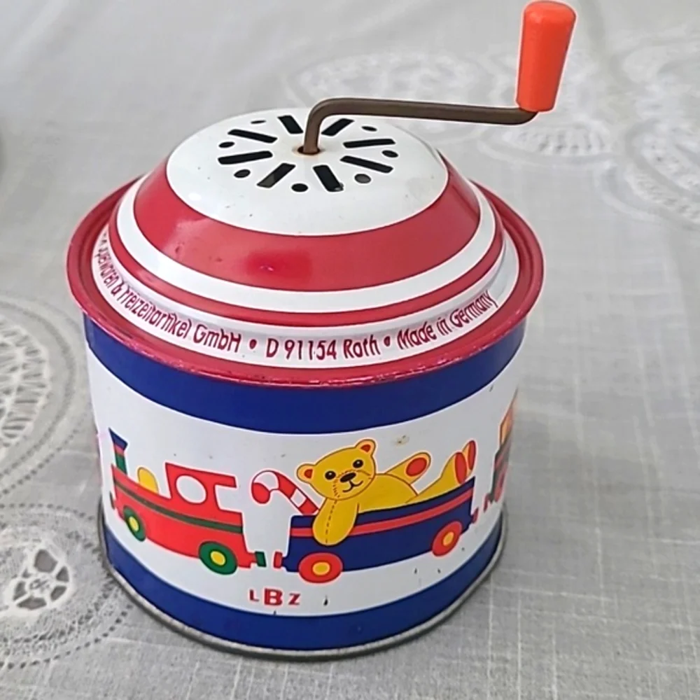 Vtg Rare Christmas Find Bolz By Lena tin music turnbox toy.